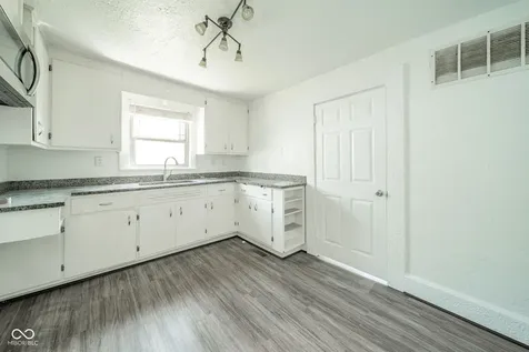 1433 W 5th Street Anderson IN 46016