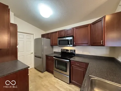 5019 Amber Creek Place Indianapolis IN 46237