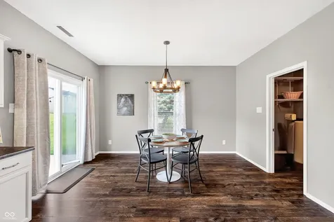 1216 King Maple Drive Greenfield IN 46140
