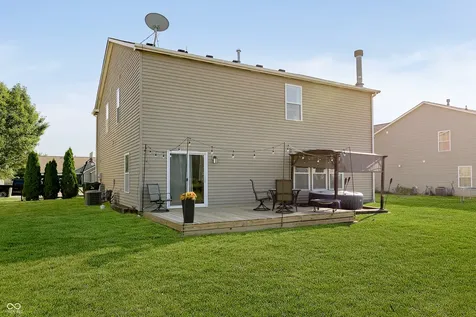 1216 King Maple Drive Greenfield IN 46140
