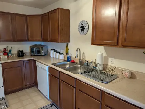 6407 Emerald Springs Drive Indianapolis IN 46221