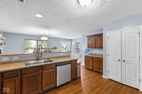 15556 Old Pond Circle Noblesville IN 46060
