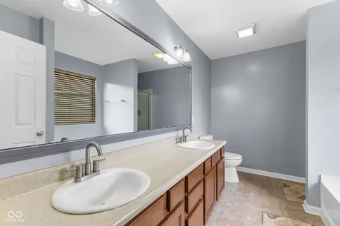 15556 Old Pond Circle Noblesville IN 46060