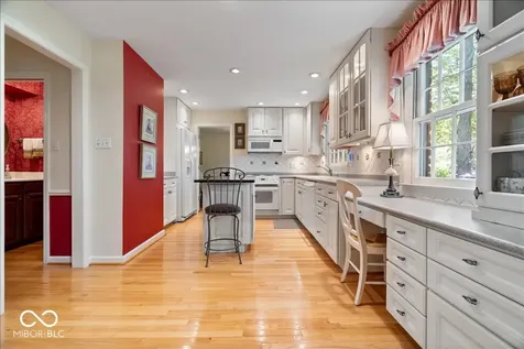 1609 Guildhall Court Indianapolis IN 46260