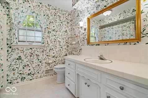 1609 Guildhall Court Indianapolis IN 46260