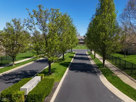 1735 Brookfield Drive Columbus IN 47201