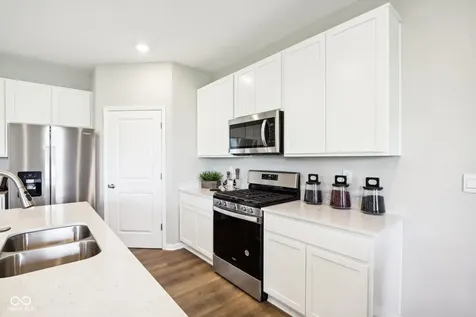 552 Portside Drive Avon IN 46123