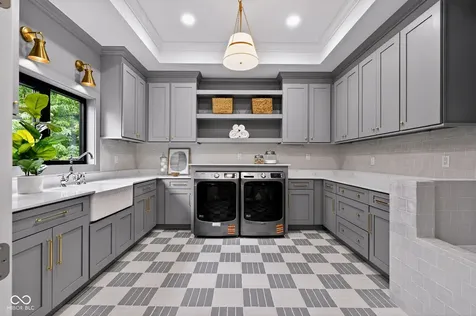 9214 Bluestone Circle Indianapolis IN 46236