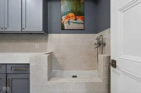 9214 Bluestone Circle Indianapolis IN 46236