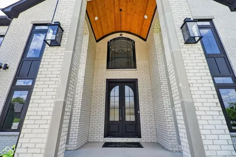 9214 Bluestone Circle Indianapolis IN 46236