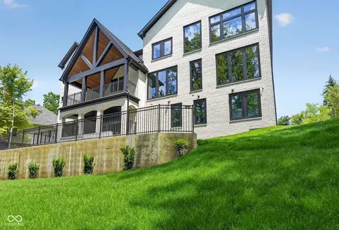 9214 Bluestone Circle Indianapolis IN 46236