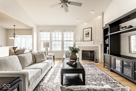 8977 Stonewick Way Zionsville IN 46077