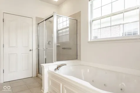 8977 Stonewick Way Zionsville IN 46077