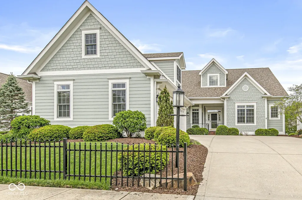 764 Hanover Close Zionsville IN 46077