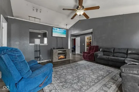 2227 Rolling Hill Court Columbus IN 47201