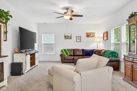 48 Manchester Drive Trafalgar IN 46181