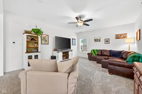 48 Manchester Drive Trafalgar IN 46181