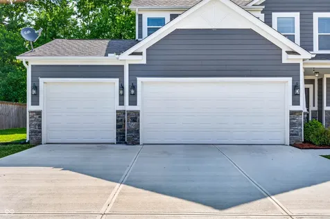 48 Manchester Drive Trafalgar IN 46181