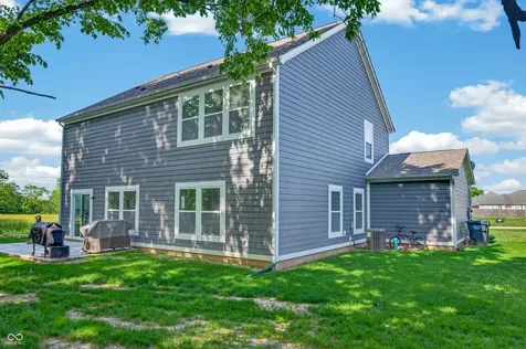 48 Manchester Drive Trafalgar IN 46181
