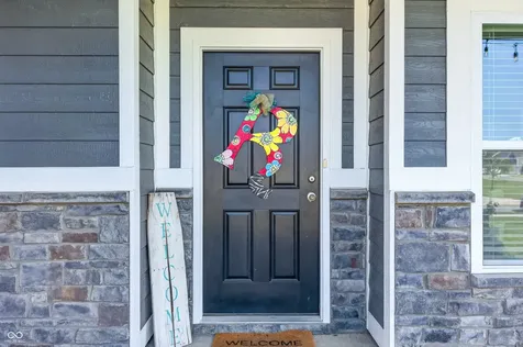 48 Manchester Drive Trafalgar IN 46181