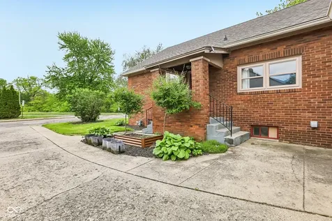 20 E Pleasant Run Parkway North Drive Indianapolis IN 46225
