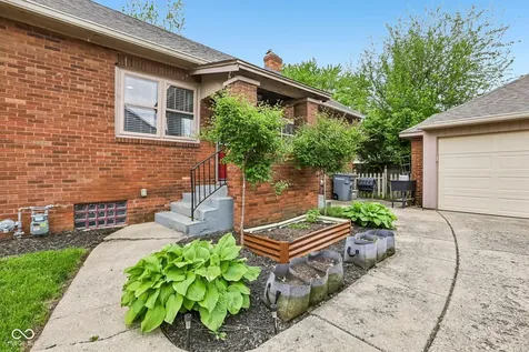 20 E Pleasant Run Parkway North Drive Indianapolis IN 46225