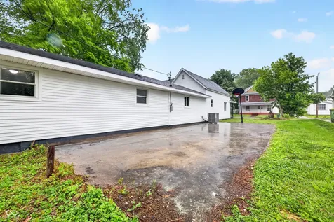 722 N Main Street Sullivan IN 47882