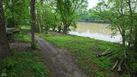 2426 W Gleitze Drive Logansport IN 46947
