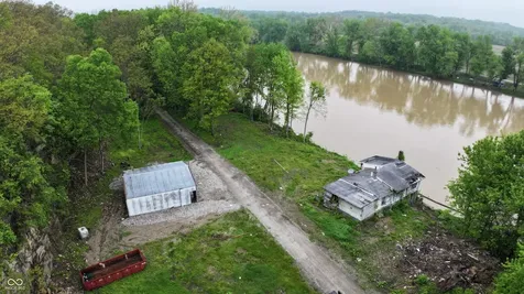 2426 W Gleitze Drive Logansport IN 46947