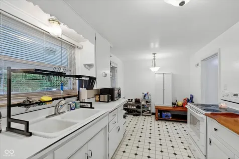 1921 E 10th Street Anderson IN 46012