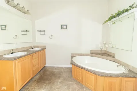 4343 E 900 N Greenfield IN 46140