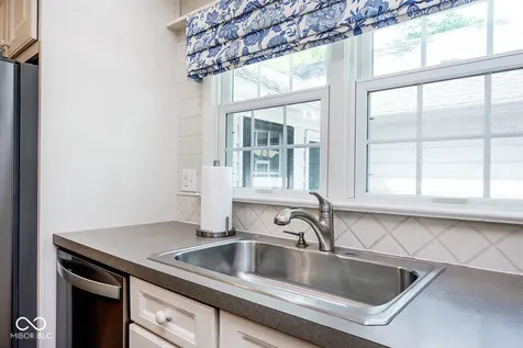 5942 Hillside Avenue East Drive Indianapolis IN 46220