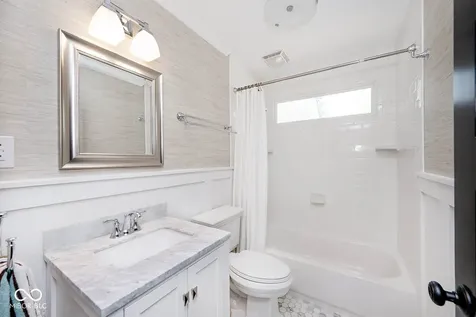 5942 Hillside Avenue East Drive Indianapolis IN 46220