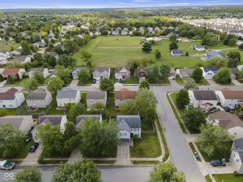 9891 Sapphire Berry Lane Fishers IN 46038