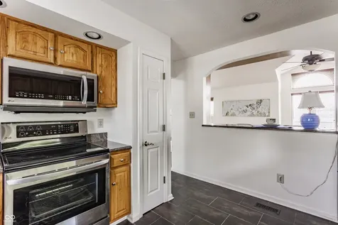 7685 River Road Indianapolis IN 46240