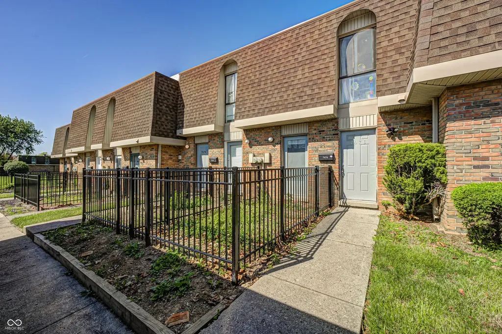 7476 Country Brook Drive Indianapolis IN 46260