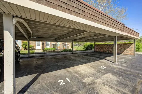 7476 Country Brook Drive Indianapolis IN 46260
