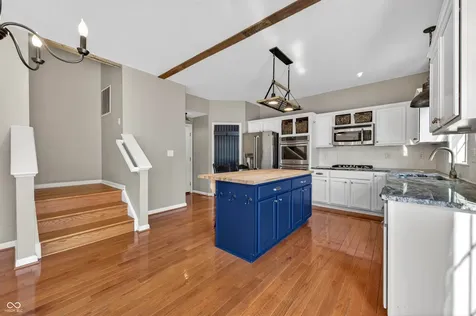 697 Lake Vista Drive Columbus IN 47201
