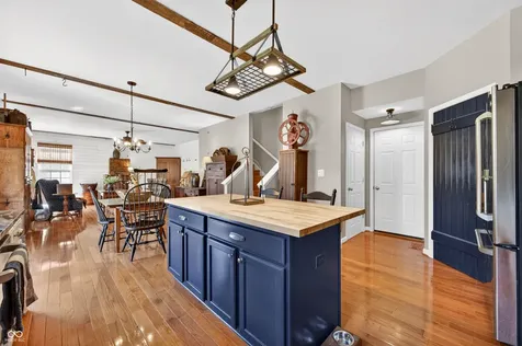697 Lake Vista Drive Columbus IN 47201