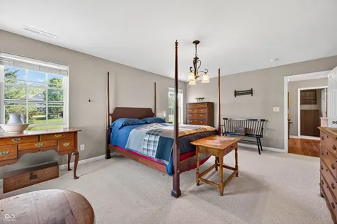 697 Lake Vista Drive Columbus IN 47201