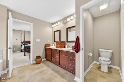 697 Lake Vista Drive Columbus IN 47201
