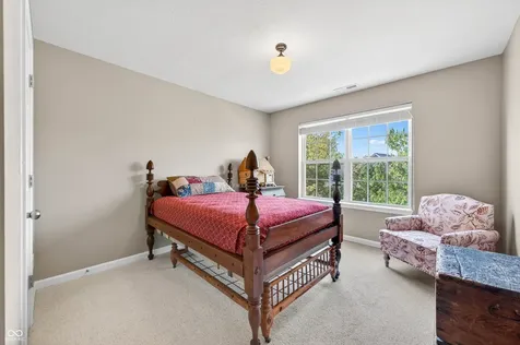 697 Lake Vista Drive Columbus IN 47201