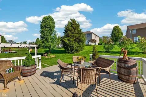 697 Lake Vista Drive Columbus IN 47201