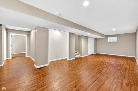 697 Lake Vista Drive Columbus IN 47201