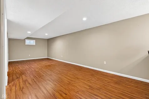 697 Lake Vista Drive Columbus IN 47201
