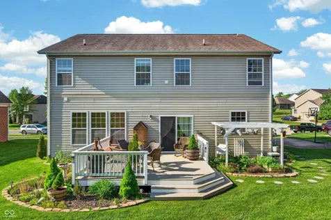 697 Lake Vista Drive Columbus IN 47201