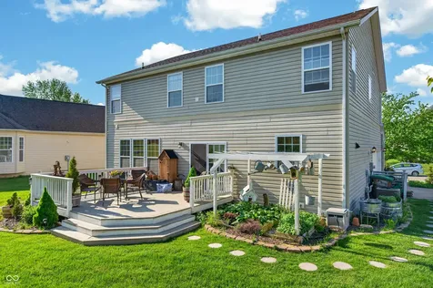 697 Lake Vista Drive Columbus IN 47201