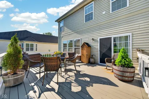 697 Lake Vista Drive Columbus IN 47201
