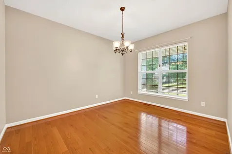 697 Lake Vista Drive Columbus IN 47201