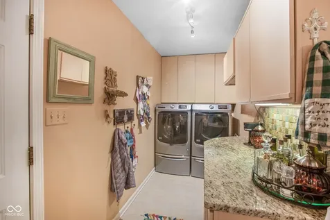 9158 West Point Drive Indianapolis IN 46268